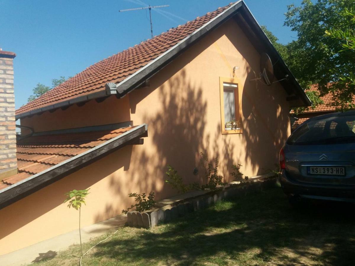 Guest House Jevtovic Sremski Karlovci Buitenkant foto